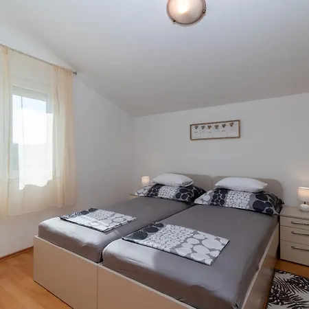 Stela; Charming 1bedroom Apt. With A Stunning View Трогір