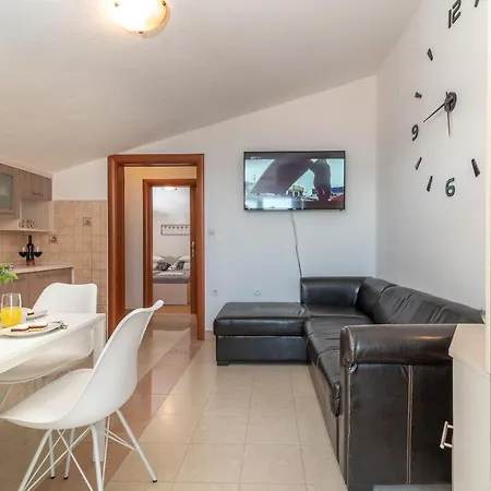 Stela; Charming 1bedroom Apt. With A Stunning View Apartamento Trogir