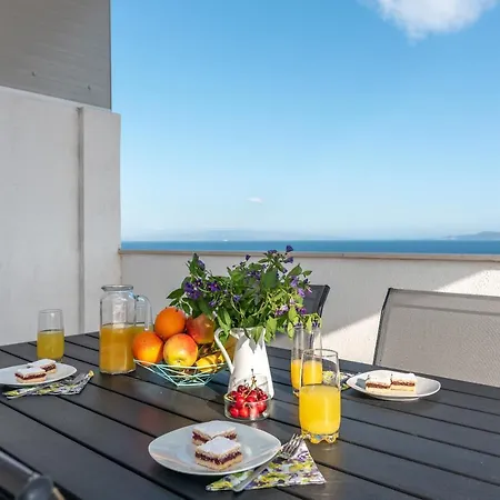 Stela; Charming 1bedroom Apt. With A Stunning View 아파트 트로기르