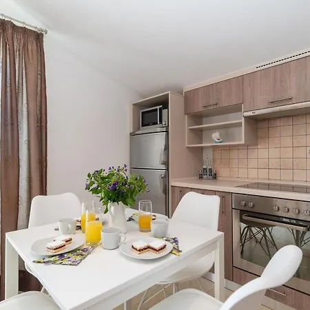 Stela; Charming 1bedroom Apt. With A Stunning View * 트로기르