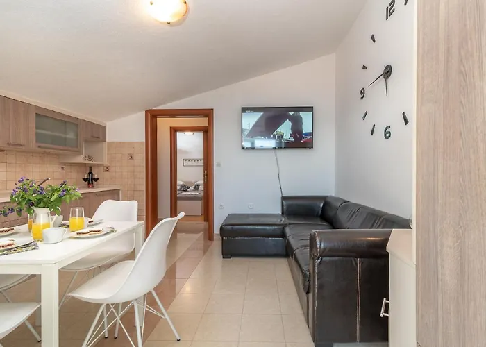 Stela; Charming 1bedroom Apt. With A Stunning View Apartmán Trogir
